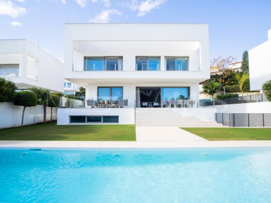Villa con 4 dormitorios en venta en Casasola, Estepona | Nordica Marbella