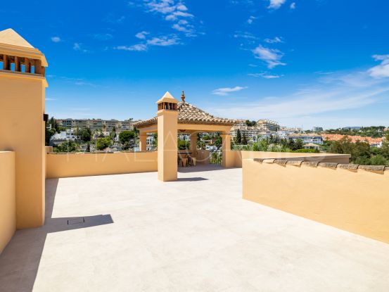 Buy villa in La Alzambra with 5 bedrooms | Nordica Marbella
