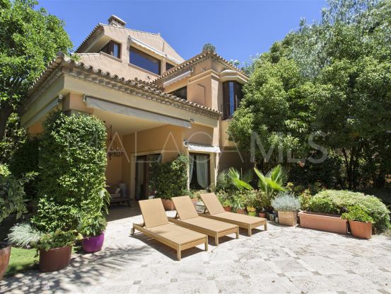 For sale 5 bedrooms villa in Altos de Puente Romano, Marbella Golden Mile | Nordica Marbella