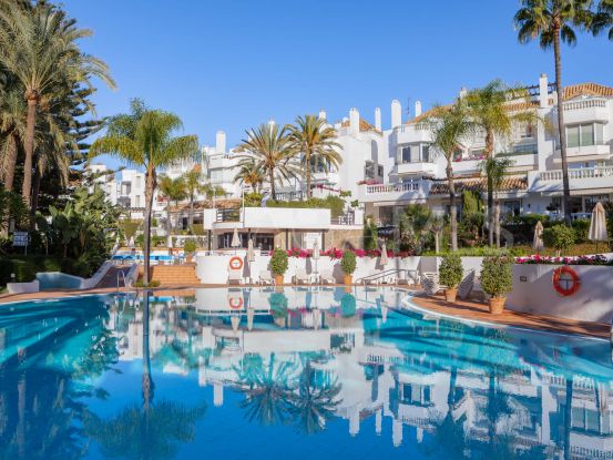 For sale apartment with 3 bedrooms in White Pearl Beach, Marbella East | Von Poll Real Estate