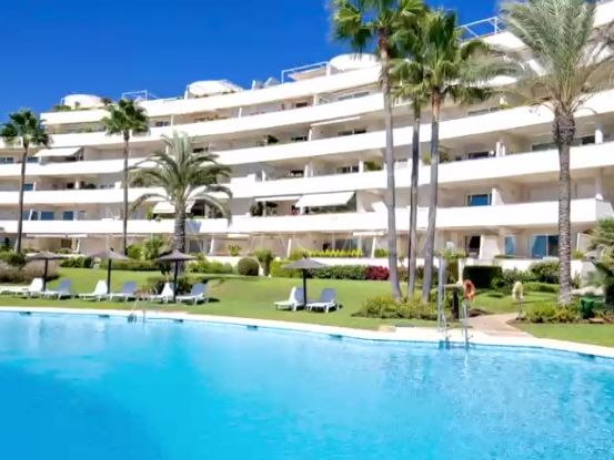 Apartamento con 4 dormitorios en venta en Los Granados Playa, Estepona | Von Poll Real Estate