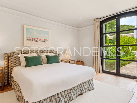 Zona F 8 bedrooms villa for sale | Teseo Estate