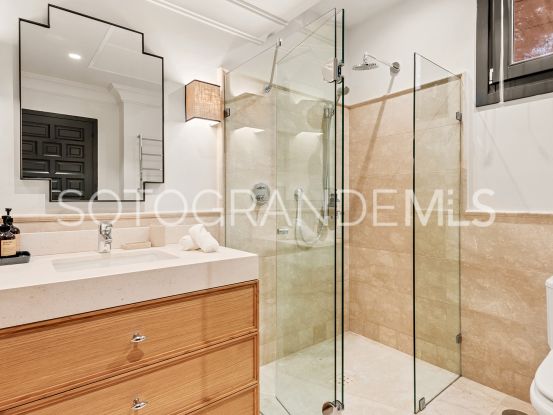 Zona F 8 bedrooms villa for sale | Teseo Estate