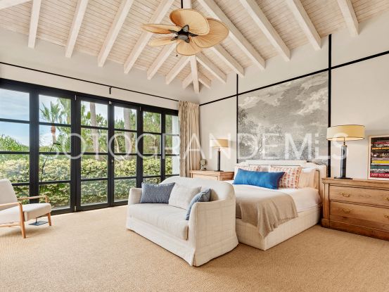 Zona F 8 bedrooms villa for sale | Teseo Estate