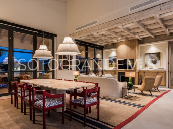Zona F 8 bedrooms villa for sale | Teseo Estate