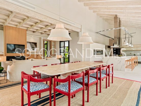 Zona F 8 bedrooms villa for sale | Teseo Estate