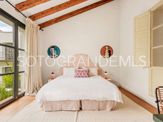 Zona F 8 bedrooms villa for sale | Teseo Estate