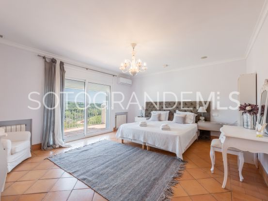 Villa in Zona F with 4 bedrooms | Teseo Estate