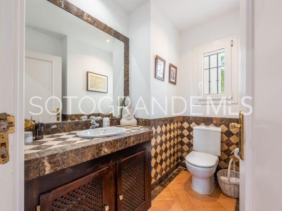Villa in Zona F with 4 bedrooms | Teseo Estate