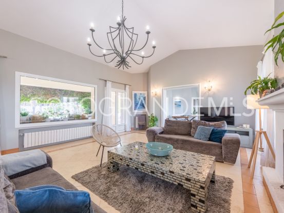 Villa in Zona F with 4 bedrooms | Teseo Estate
