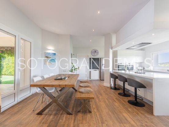 Villa in Zona F with 4 bedrooms | Teseo Estate