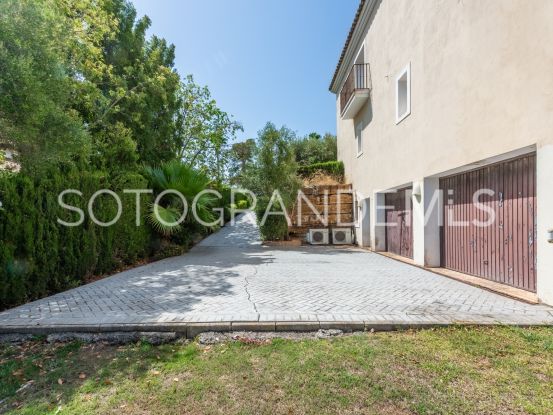 Villa in Zona F with 4 bedrooms | Teseo Estate