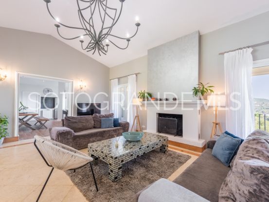 Villa in Zona F with 4 bedrooms | Teseo Estate