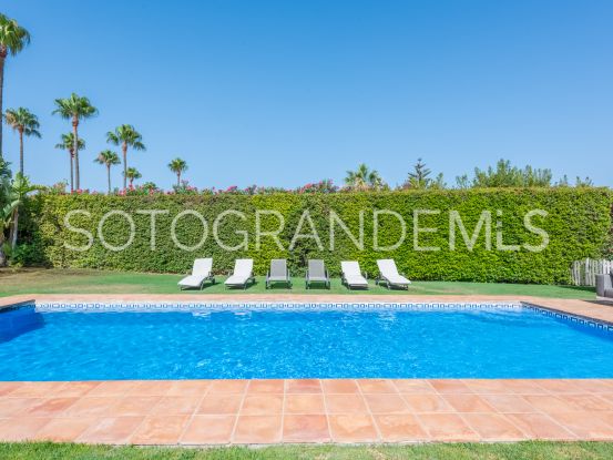 Villa in Zona F with 4 bedrooms | Teseo Estate