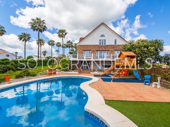 Se vende villa de 4 dormitorios en Zona F, Sotogrande Alto | Teseo Estate