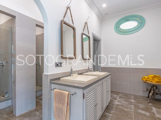 Comprar villa en La Reserva de 5 dormitorios | Teseo Estate