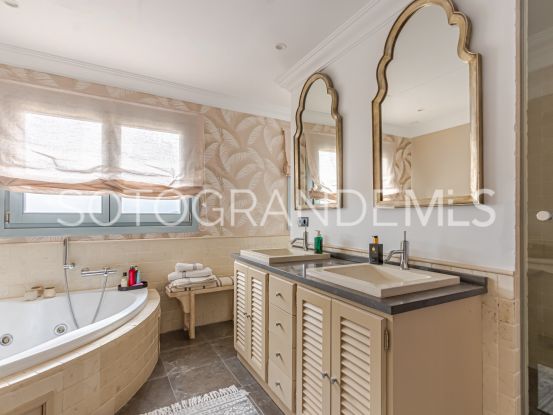 Comprar villa en La Reserva de 5 dormitorios | Teseo Estate