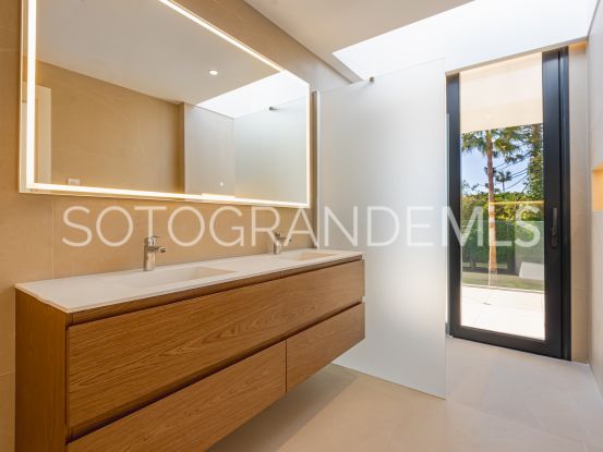 Villa for sale in Kings & Queens with 5 bedrooms | Teseo Estate