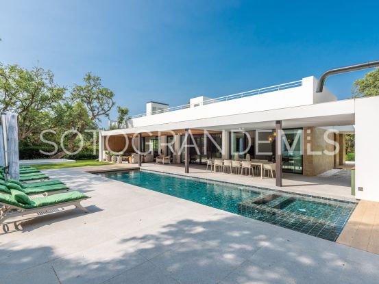 Zona E 6 bedrooms villa for sale | Teseo Estate