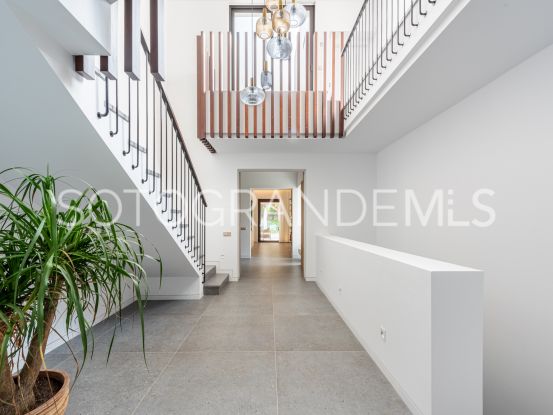 Zona E 6 bedrooms villa for sale | Teseo Estate