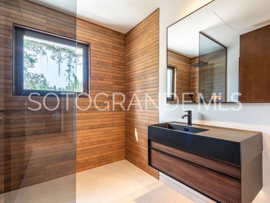 Zona E 6 bedrooms villa for sale | Teseo Estate