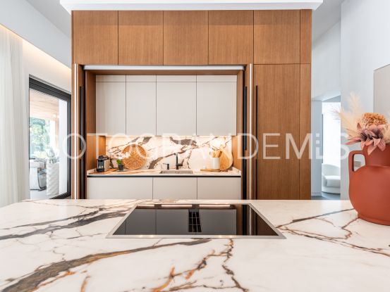 Zona E 6 bedrooms villa for sale | Teseo Estate