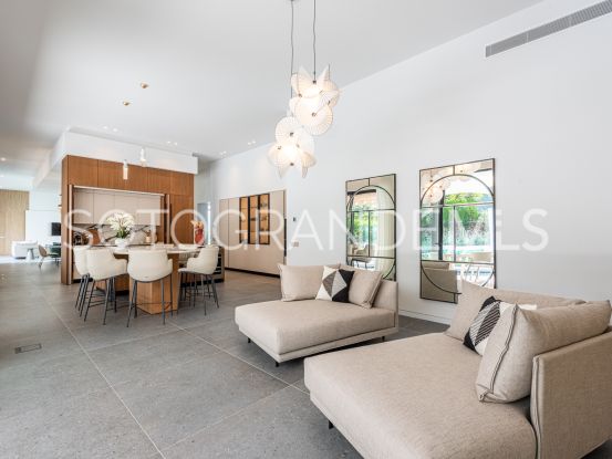 Zona E 6 bedrooms villa for sale | Teseo Estate