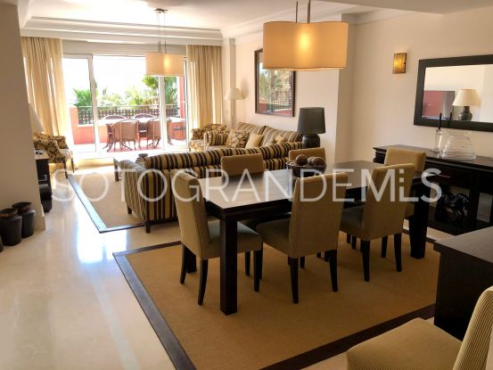 For sale 4 bedrooms duplex penthouse in Ribera del Obispo, Sotogrande | Teseo Estate