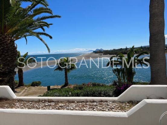 Adosado en venta en Paseo del Río, Sotogrande | Teseo Estate
