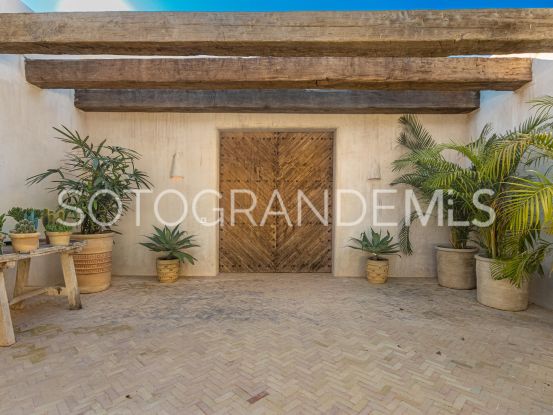 Reyes y Reinas, Sotogrande Costa, villa a la venta de 6 dormitorios | Teseo Estate