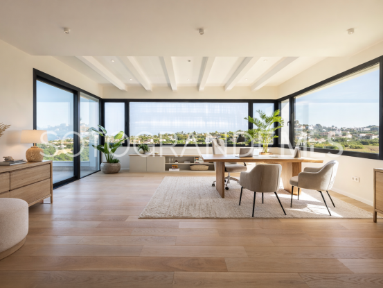 Buy villa in Zona G with 7 bedrooms | Teseo Estate