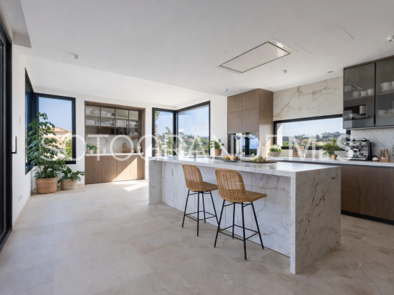 Buy villa in Zona G with 7 bedrooms | Teseo Estate