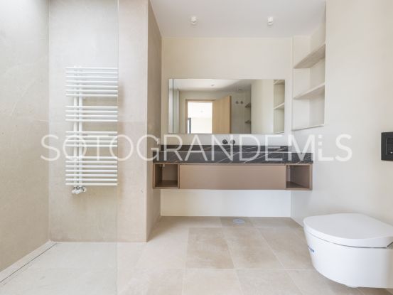 Buy villa in Zona G with 7 bedrooms | Teseo Estate
