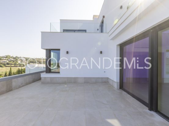 Buy villa in Zona G with 7 bedrooms | Teseo Estate