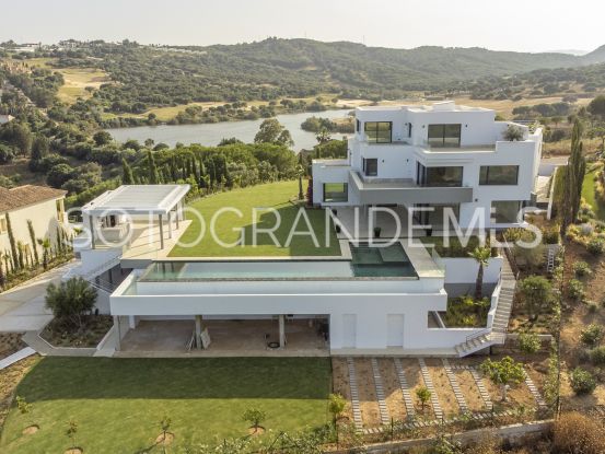 Buy villa in Zona G with 7 bedrooms | Teseo Estate