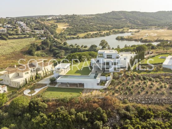 Buy villa in Zona G with 7 bedrooms | Teseo Estate