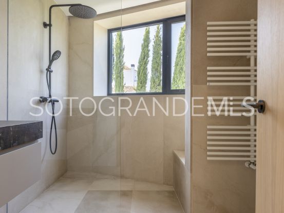 Buy villa in Zona G with 7 bedrooms | Teseo Estate