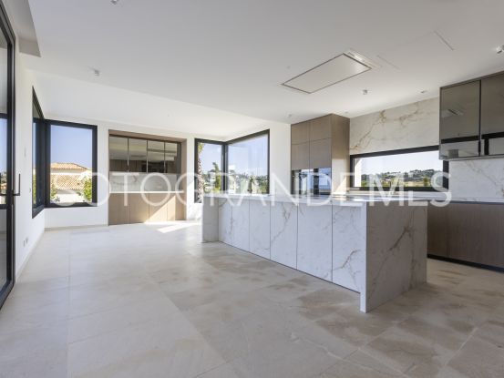 Buy villa in Zona G with 7 bedrooms | Teseo Estate
