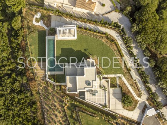 Buy villa in Zona G with 7 bedrooms | Teseo Estate