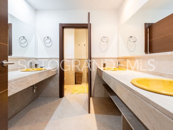 For sale Zona G villa with 8 bedrooms | Teseo Estate