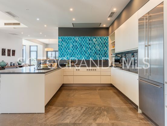 For sale Zona G villa with 8 bedrooms | Teseo Estate