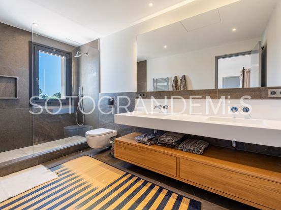 For sale Zona G villa with 8 bedrooms | Teseo Estate