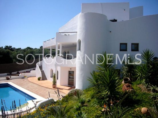 For sale villa with 5 bedrooms in Zona F, Sotogrande Alto | Teseo Estate