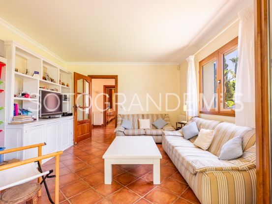 Villa de 4 dormitorios en Zona F | Teseo Estate