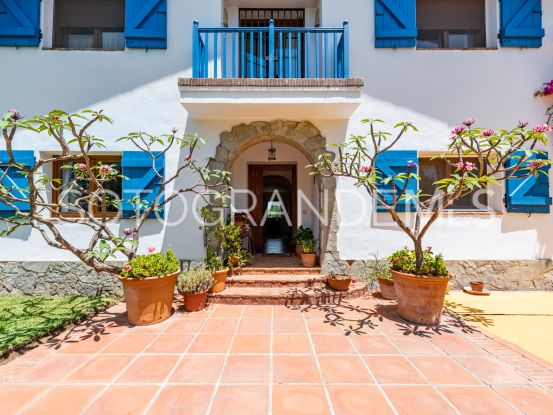 Villa de 4 dormitorios en Zona F | Teseo Estate