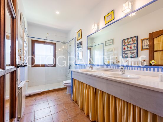 Villa de 4 dormitorios en Zona F | Teseo Estate