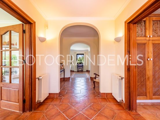 Villa de 4 dormitorios en Zona F | Teseo Estate