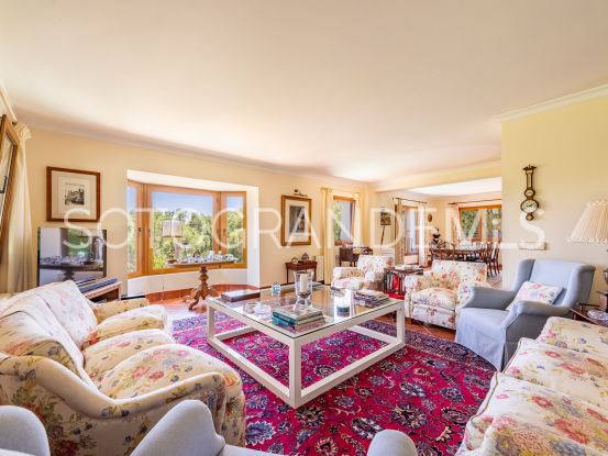Villa de 4 dormitorios en Zona F | Teseo Estate