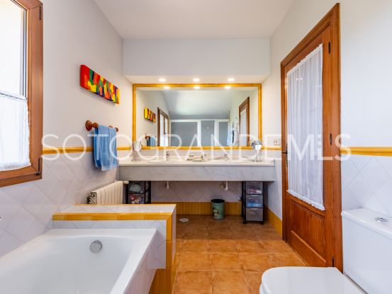 Villa de 4 dormitorios en Zona F | Teseo Estate