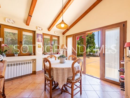 Villa de 4 dormitorios en Zona F | Teseo Estate